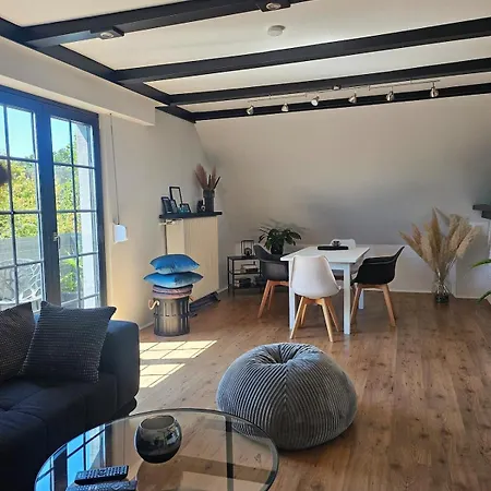 アパート Moderne Mit Balkon, In Waldnaehe アルンスベルク