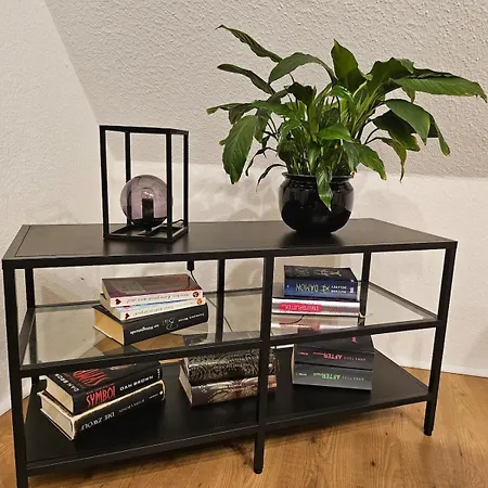 Moderne Mit Balkon, In Waldnaehe *